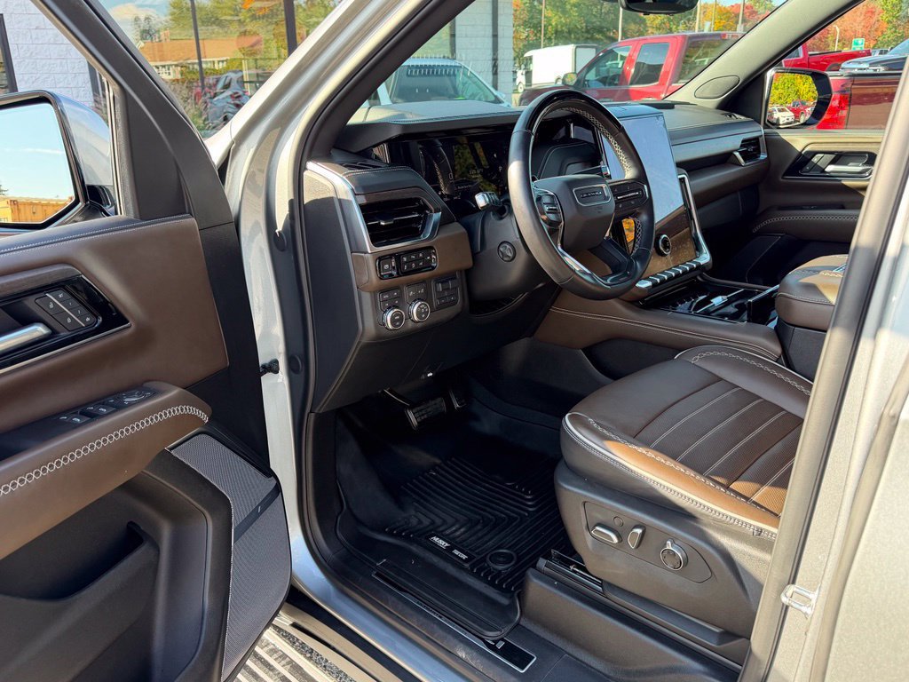 Used 2025 GMC Yukon XL Denali Ultimate AWD/4WD image 27