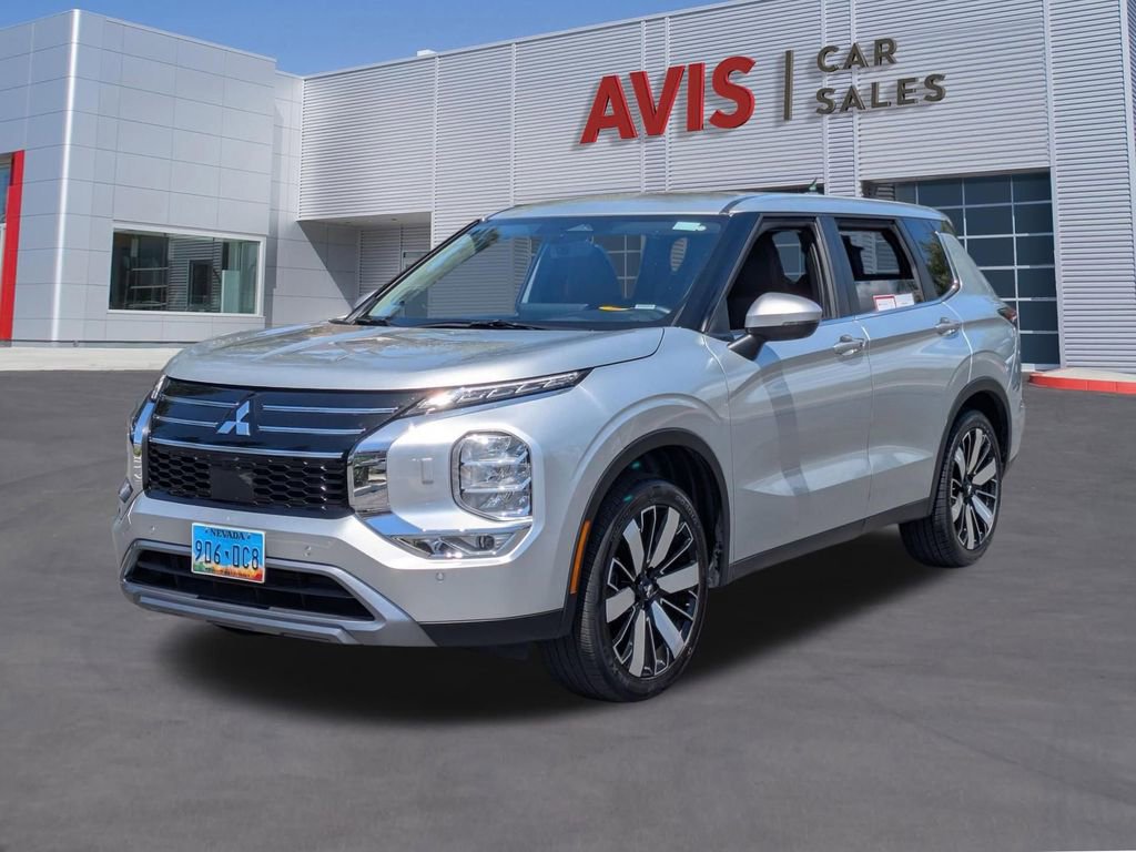Used 2025 Mitsubishi Outlander SE AWD/4WD image 1