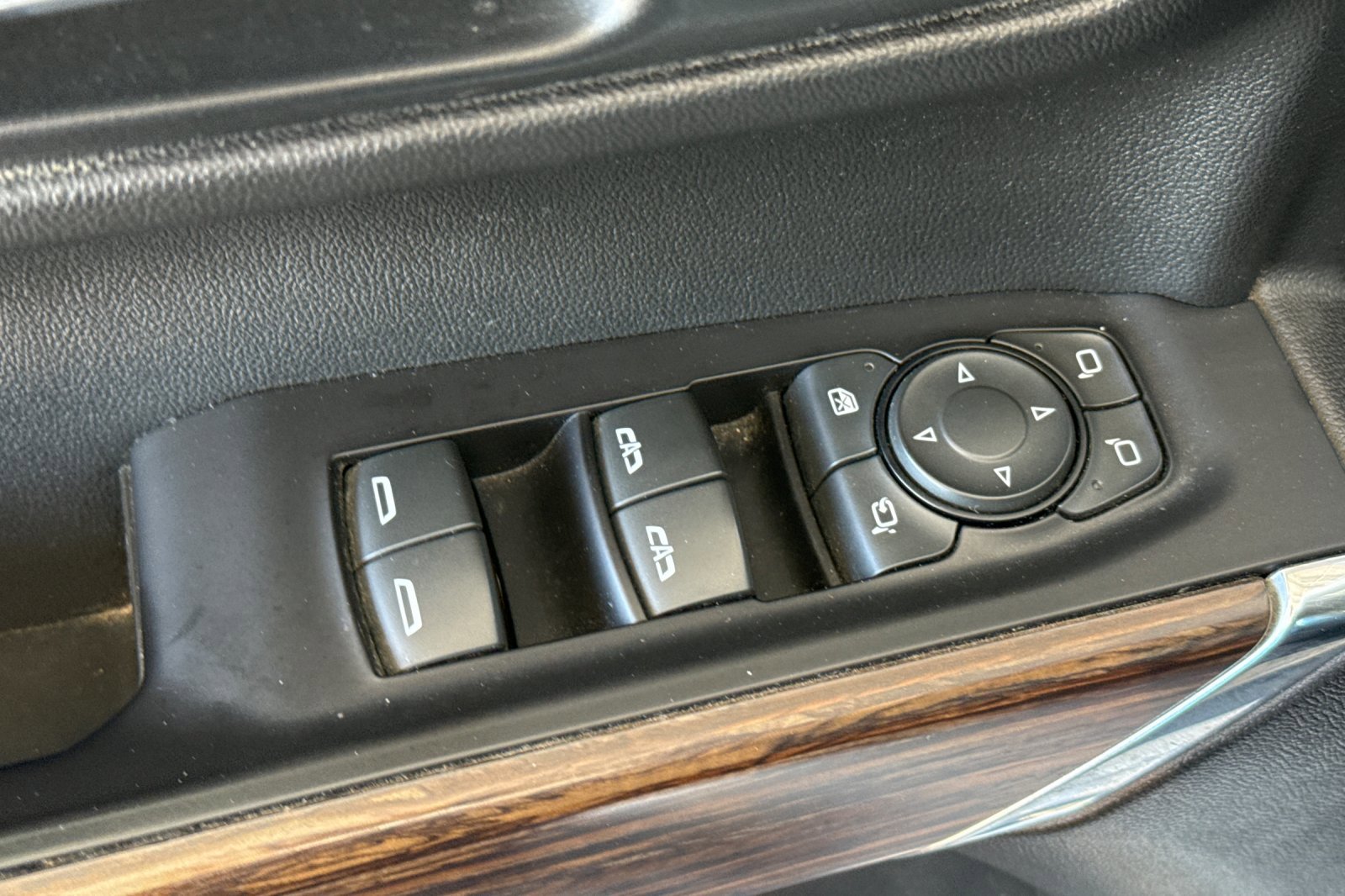 Used 2019 Chevrolet Silverado 1500 High Country w/ Technology Package image 13