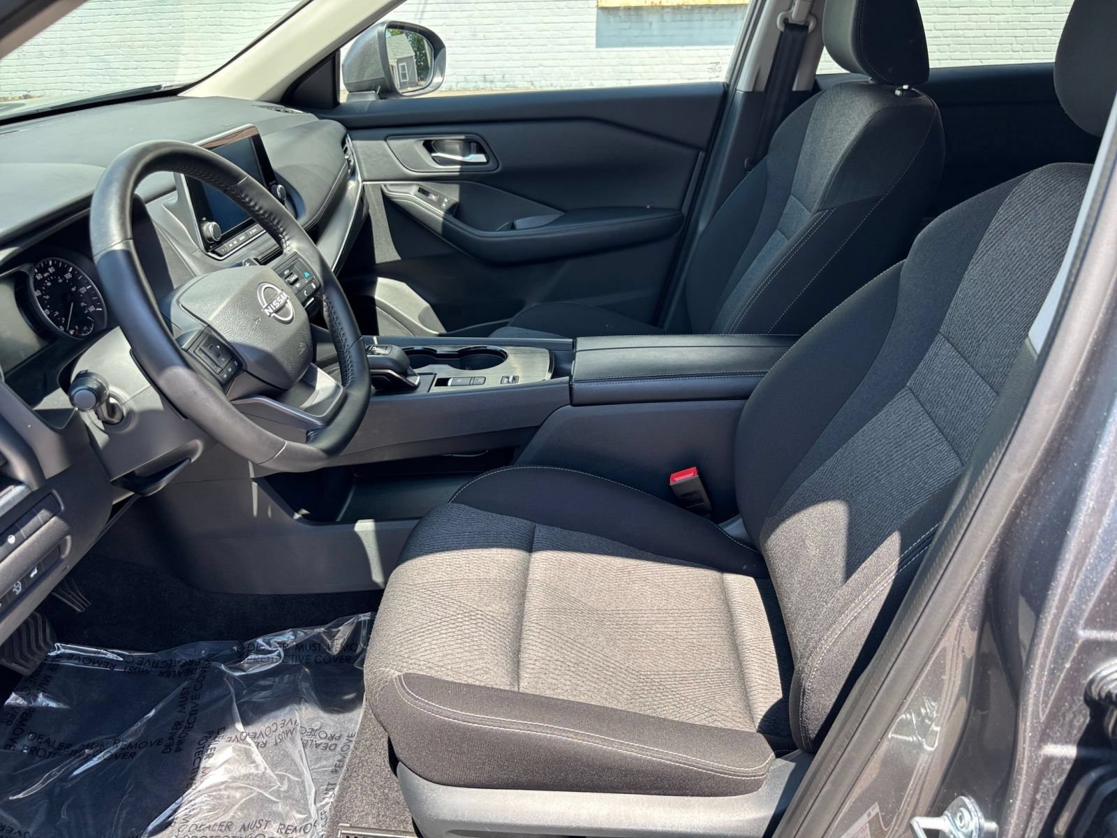 Used 2025 Nissan Rogue SV FWD image 30
