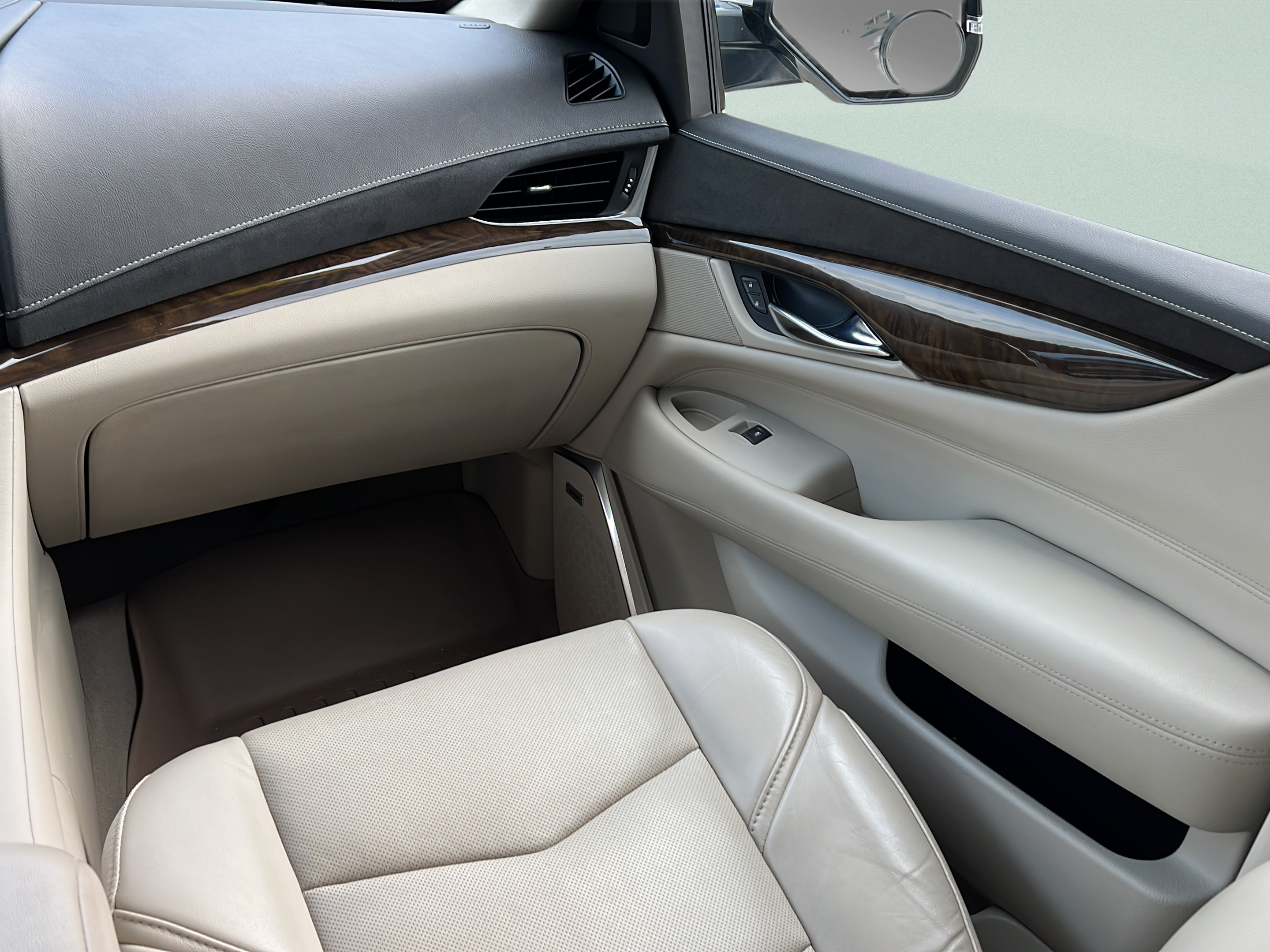 Used 2018 Cadillac Escalade 2WD image 13