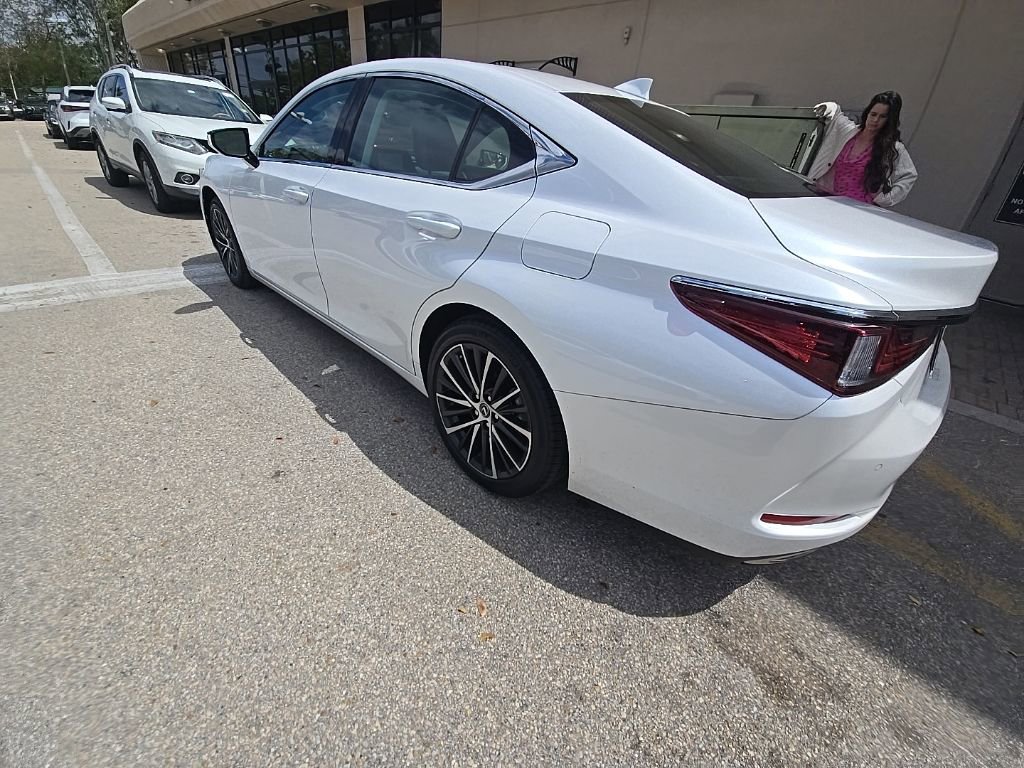 Certified 2024 Lexus ES 350 w/ Premium Package image 9
