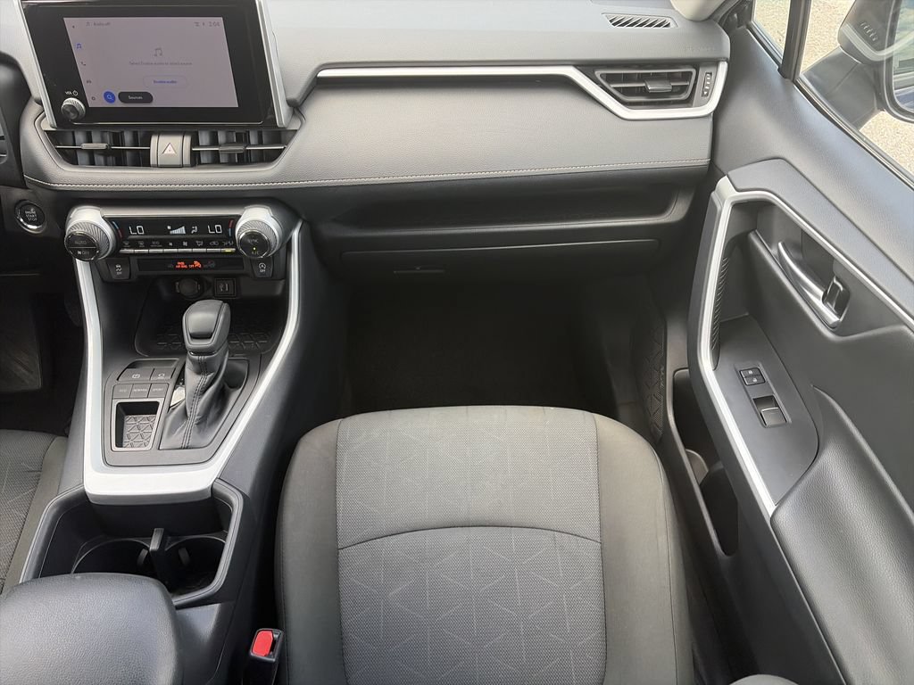 Used 2025 Toyota RAV4 XLE FWD image 16