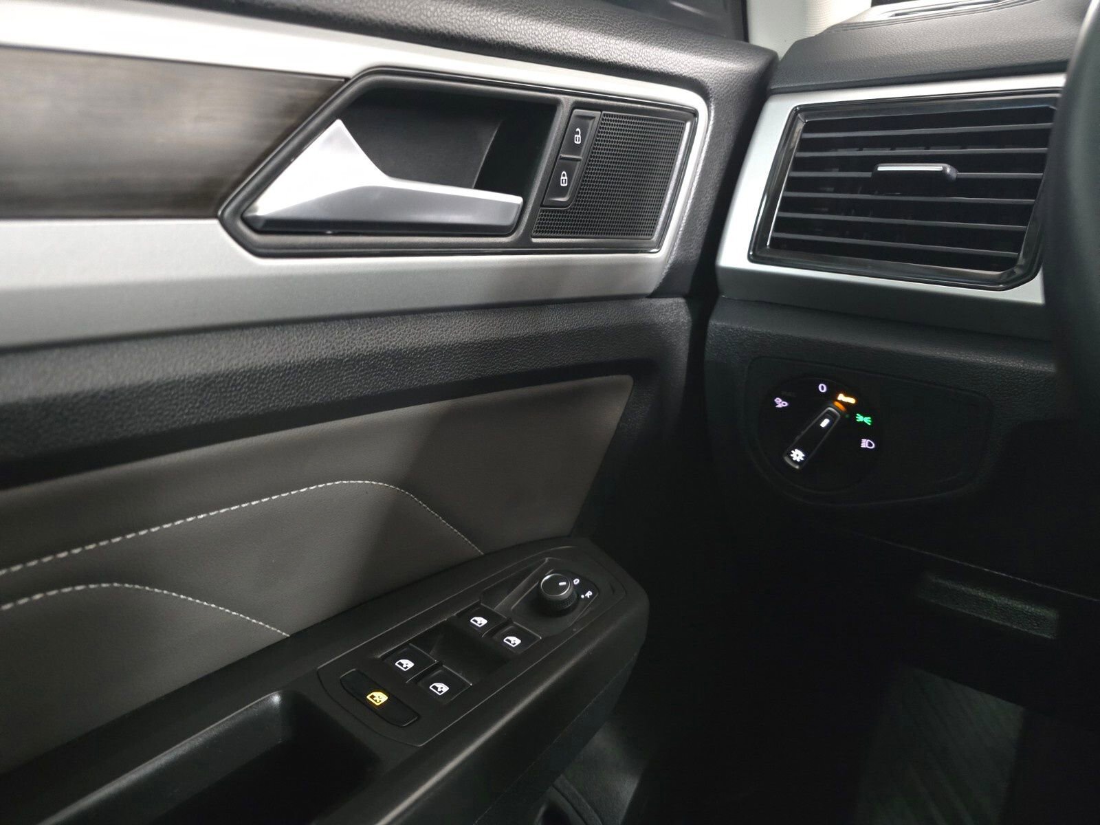 Used 2023 Volkswagen Atlas SE image 35