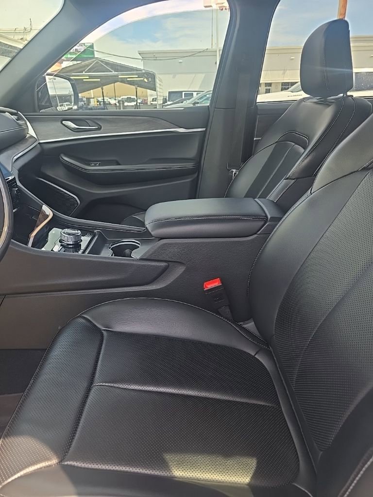 Used 2024 Jeep Grand Cherokee Limited 4xe image 4