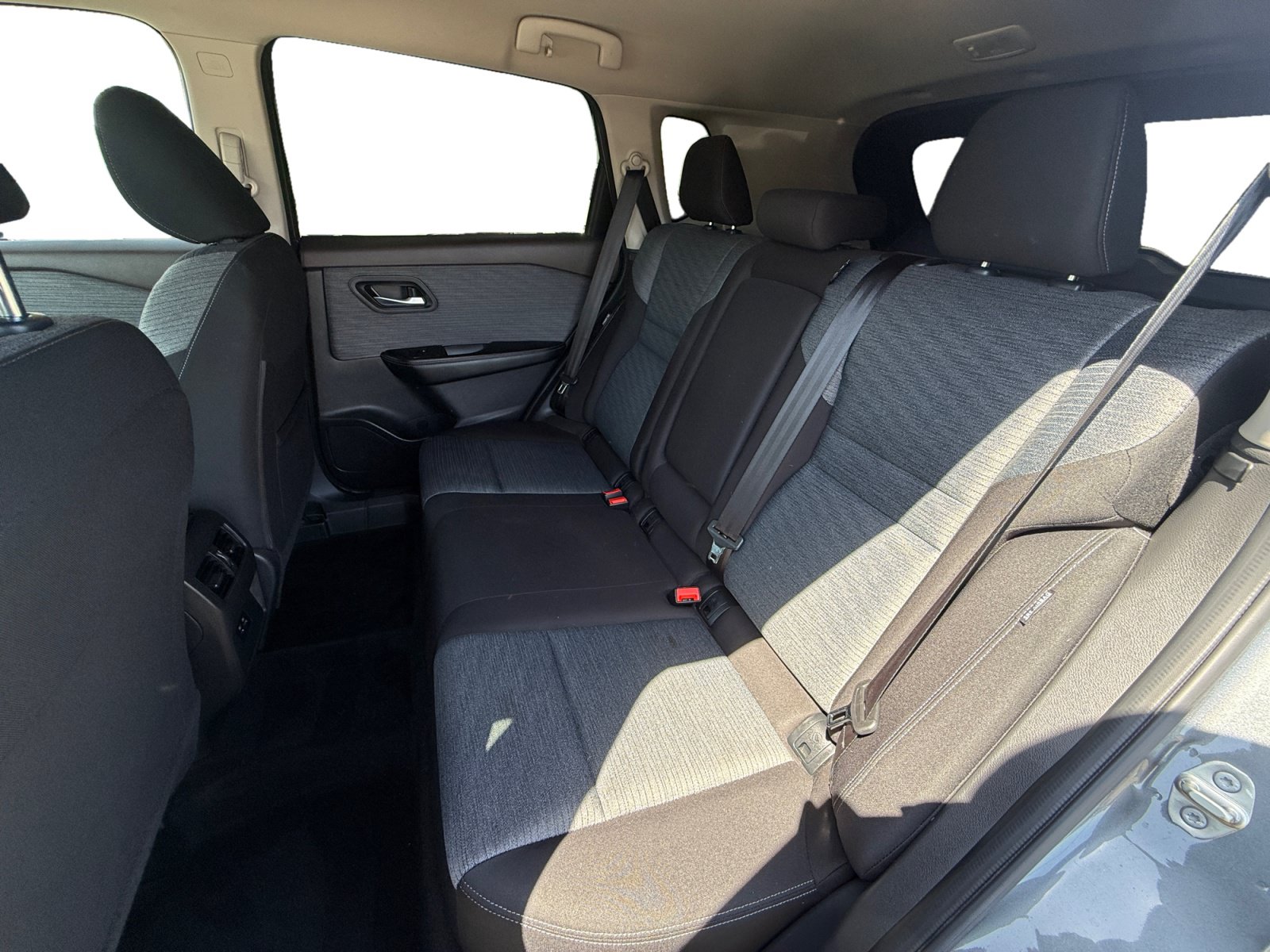 Used 2023 Nissan Rogue SV AWD/4WD image 16
