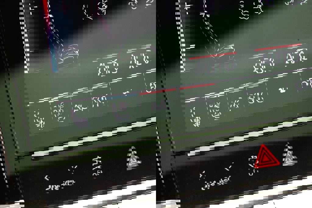 Used 2023 Audi e-tron Premium Plus w/ Premium Plus Package image 20