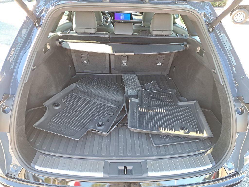 Certified 2025 Toyota Crown Signia image 6