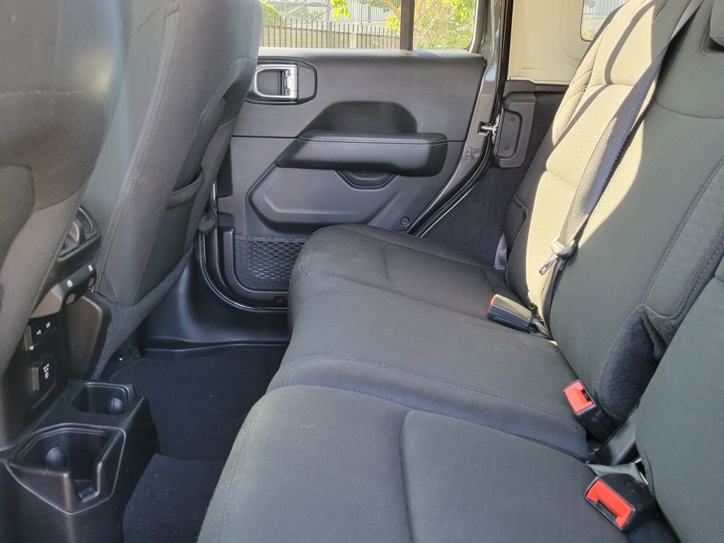 Used 2019 Jeep Wrangler Unlimited Sahara AWD/4WD image 8