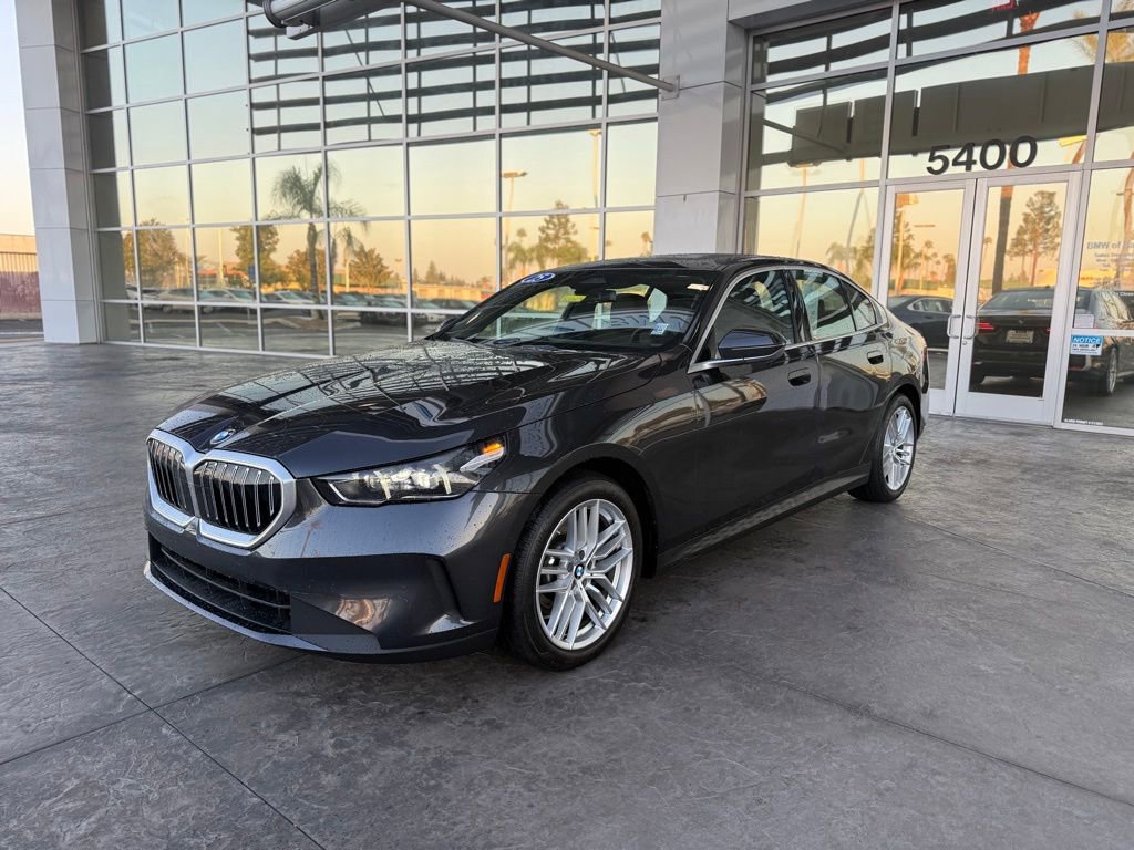 Used 2025 BMW 530i image 1