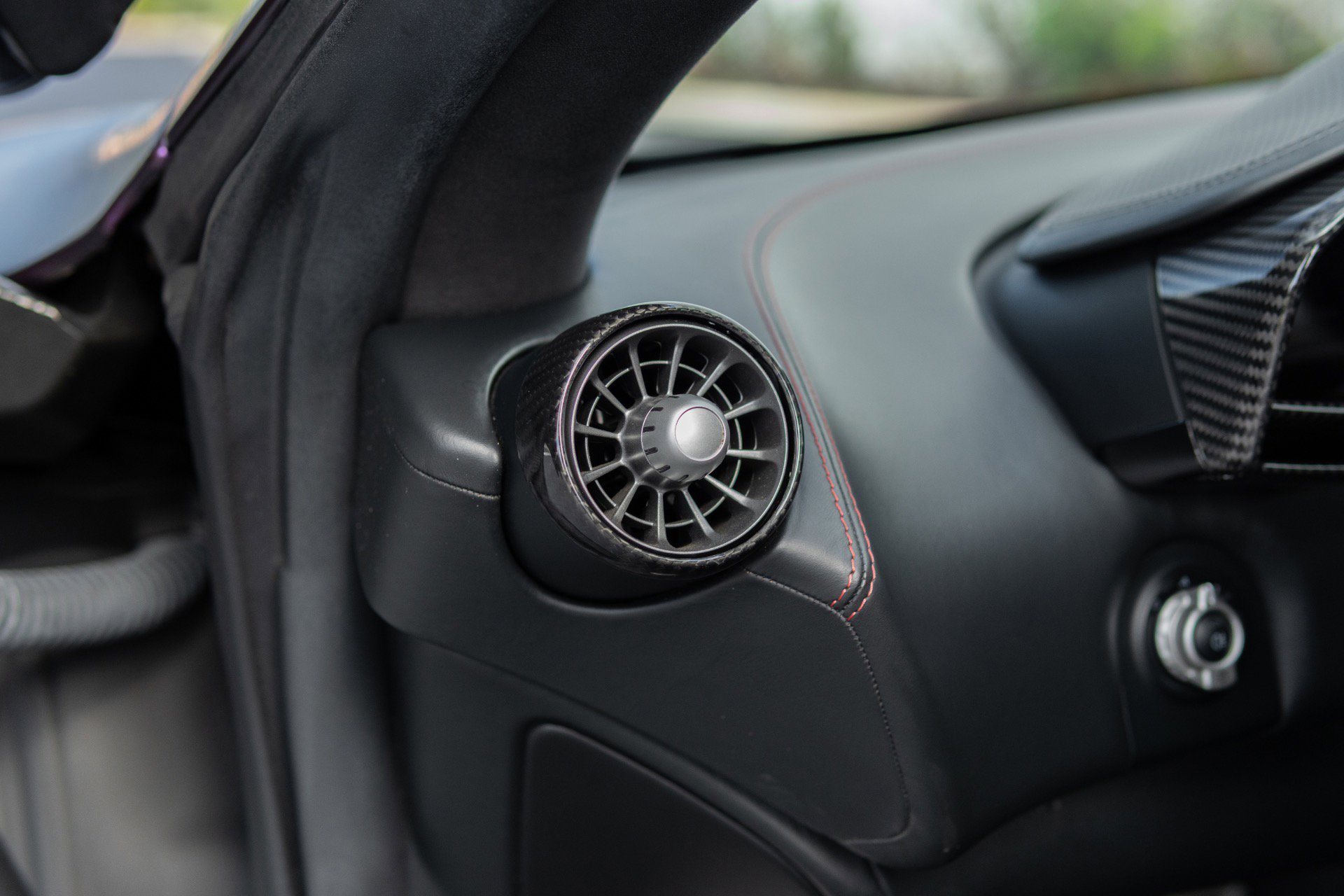 Used 2013 McLaren MP4-12C image 38