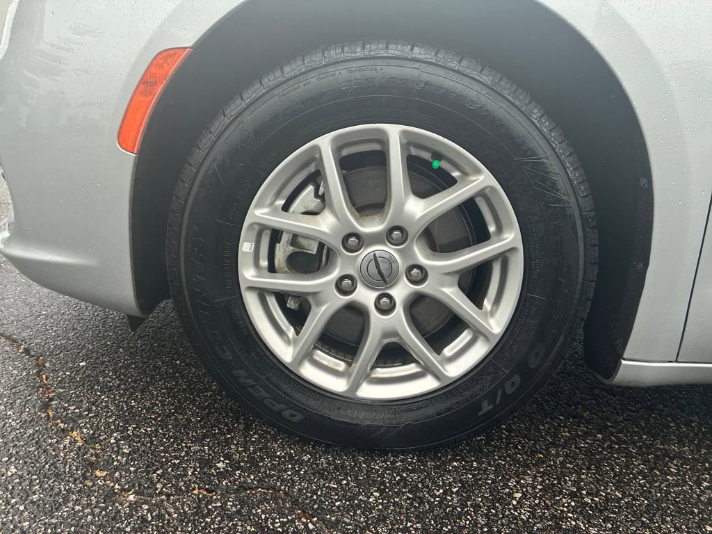 Used 2024 Chrysler Pacifica Touring-L image 26