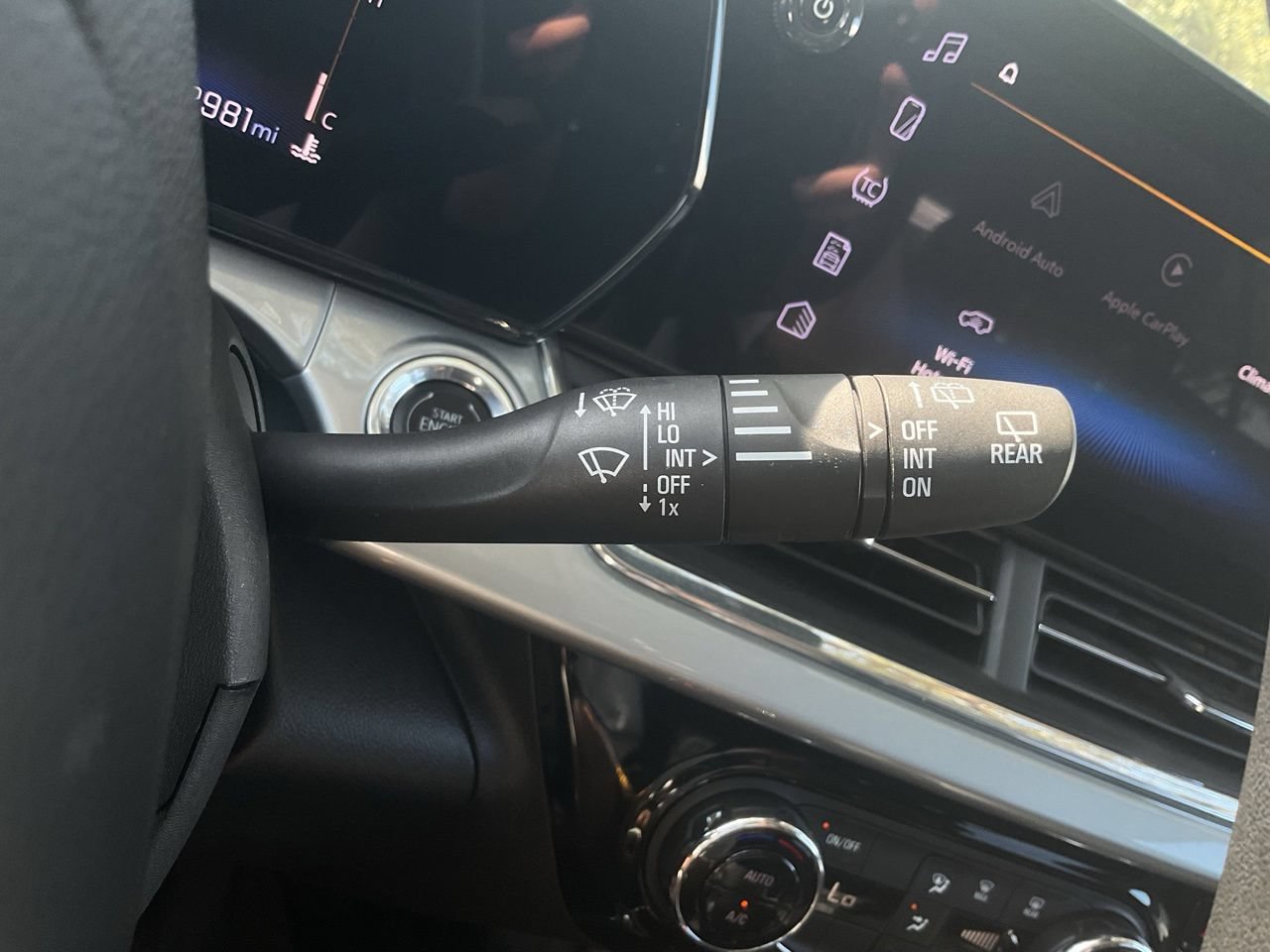 Used 2025 Chevrolet Trax LT FWD image 28