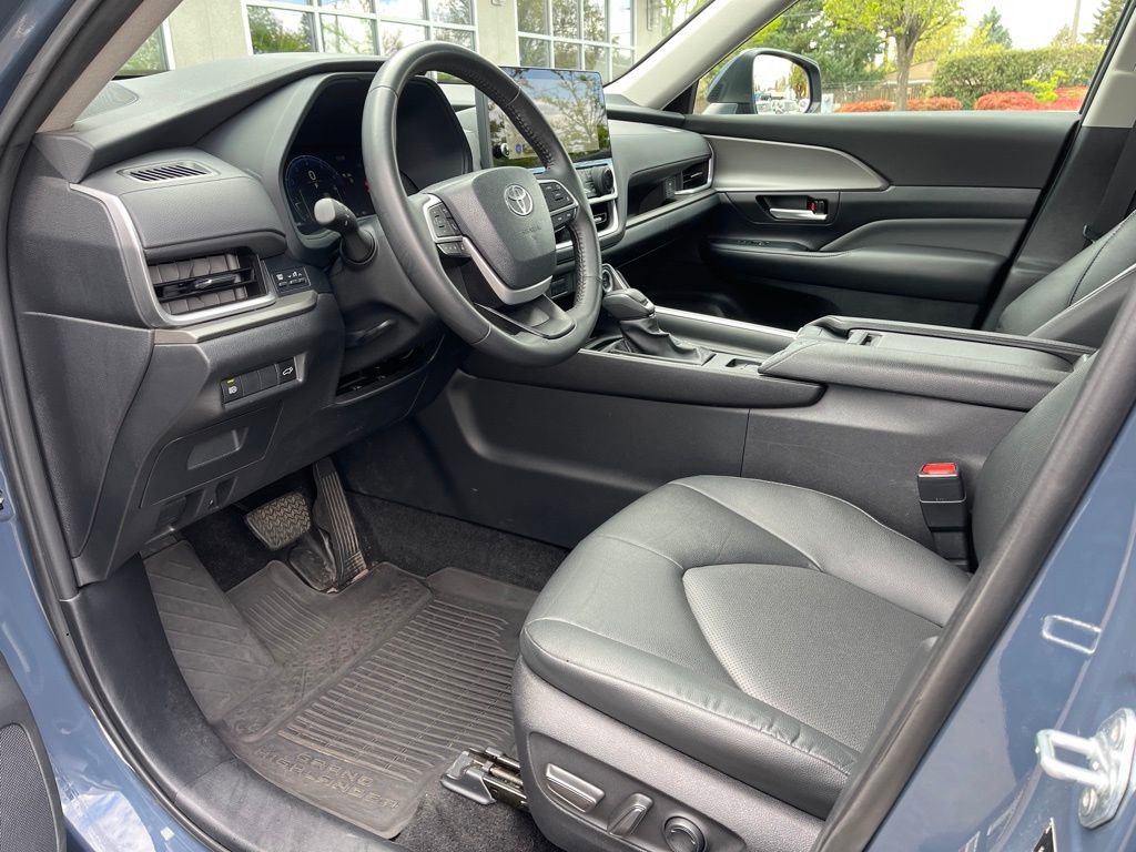 Used 2024 Toyota Grand Highlander AWD image 12