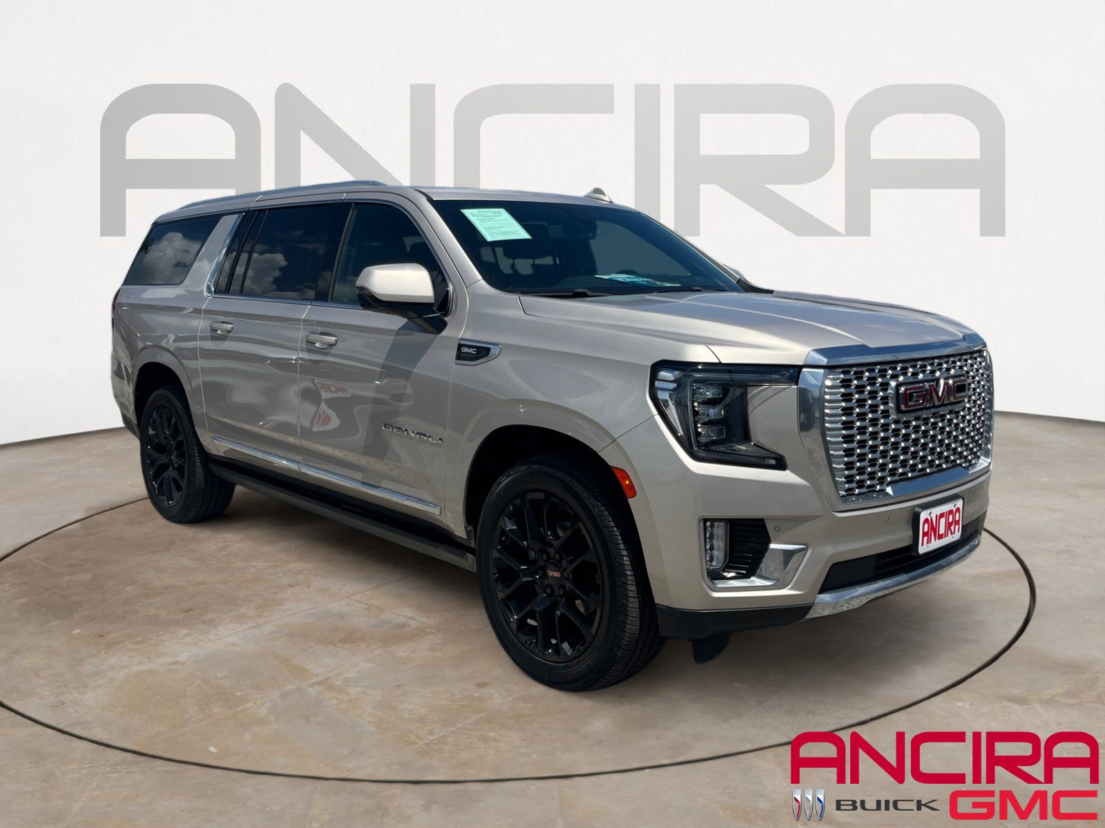 Used 2022 GMC Yukon XL Denali AWD/4WD image 1