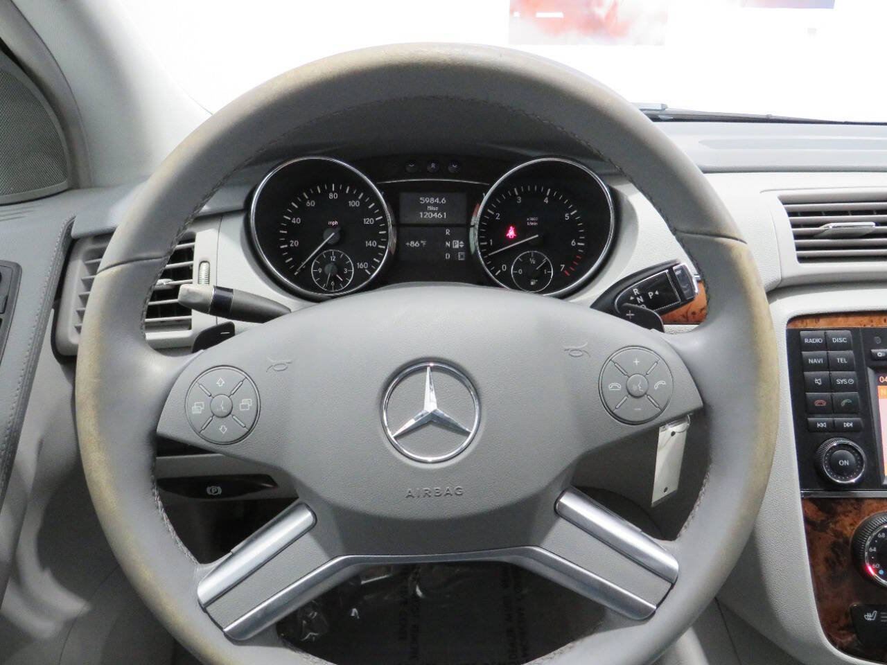 Used 2010 Mercedes-Benz R 350 4MATIC image 14