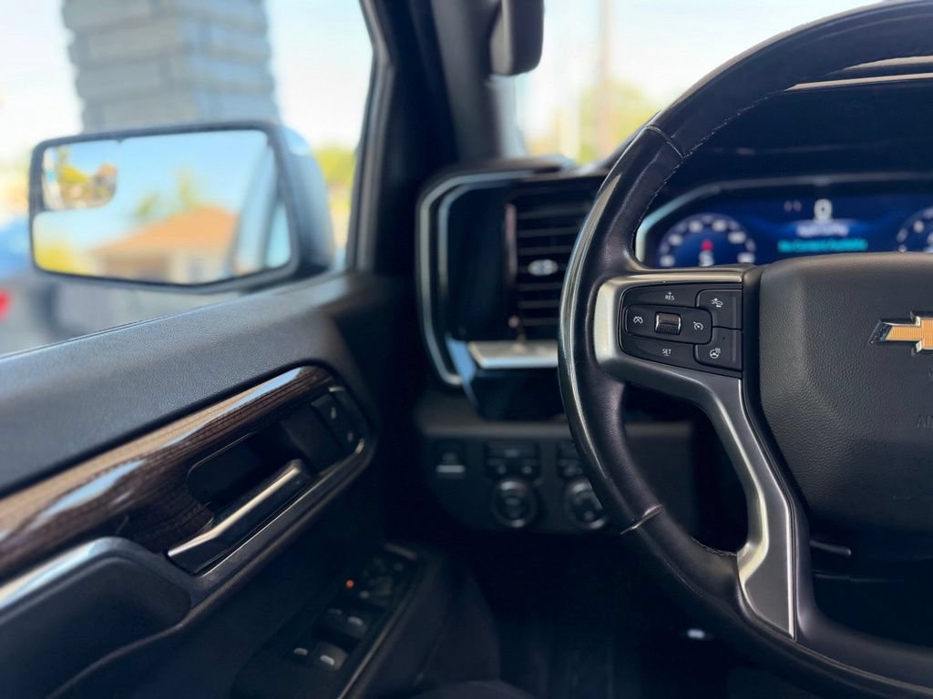 Used 2023 Chevrolet Silverado 1500 LT AWD/4WD image 6