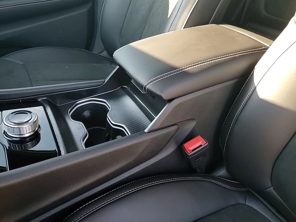 New 2025 Jeep Grand Cherokee Altitude image 16