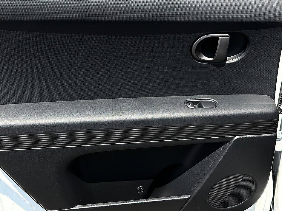 Certified 2025 Hyundai Ioniq 5 SE RWD image 10