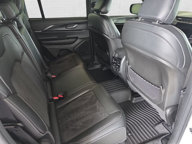 Used 2023 Jeep Grand Cherokee Altitude AWD/4WD image 11