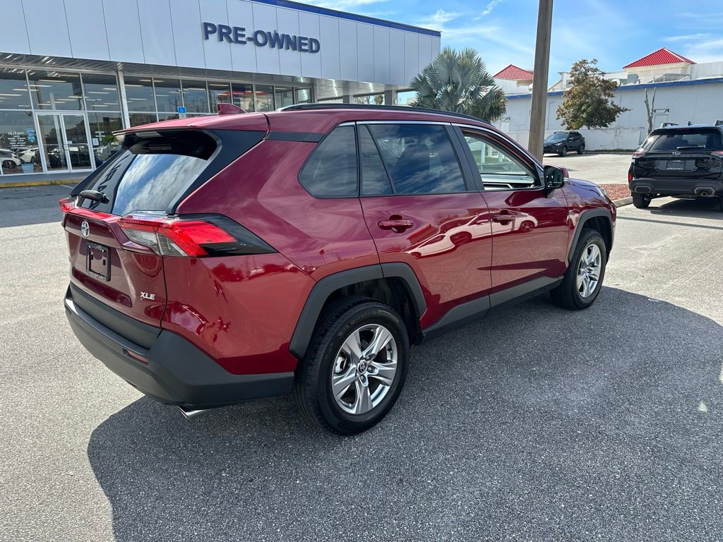 Used 2022 Toyota RAV4 XLE w/ Convenience Package image 3
