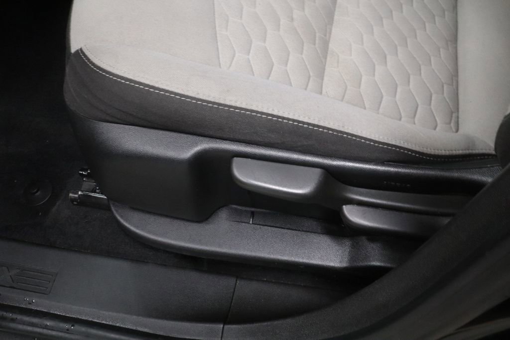 Used 2020 Chevrolet Equinox LS image 24