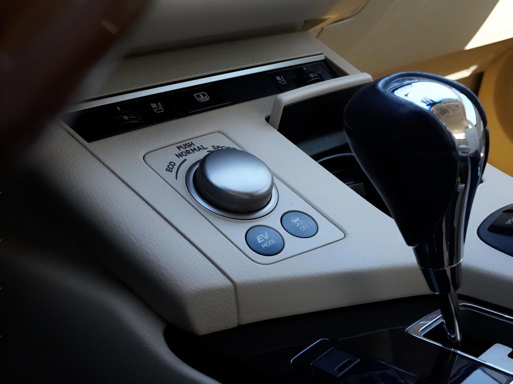 Used 2013 Lexus ES 300h w/ Luxury Pkg image 30