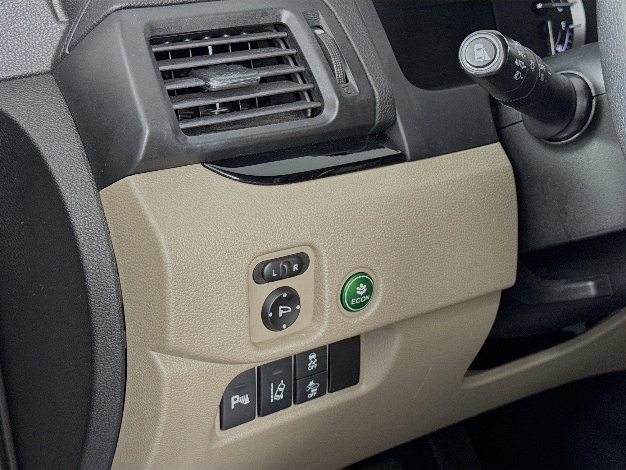 Certified 2018 Honda Pilot Touring image 10