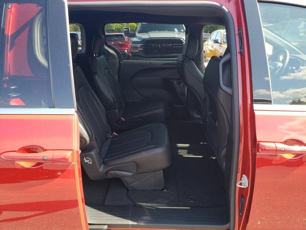 New 2026 Chrysler Voyager LX FWD image 13