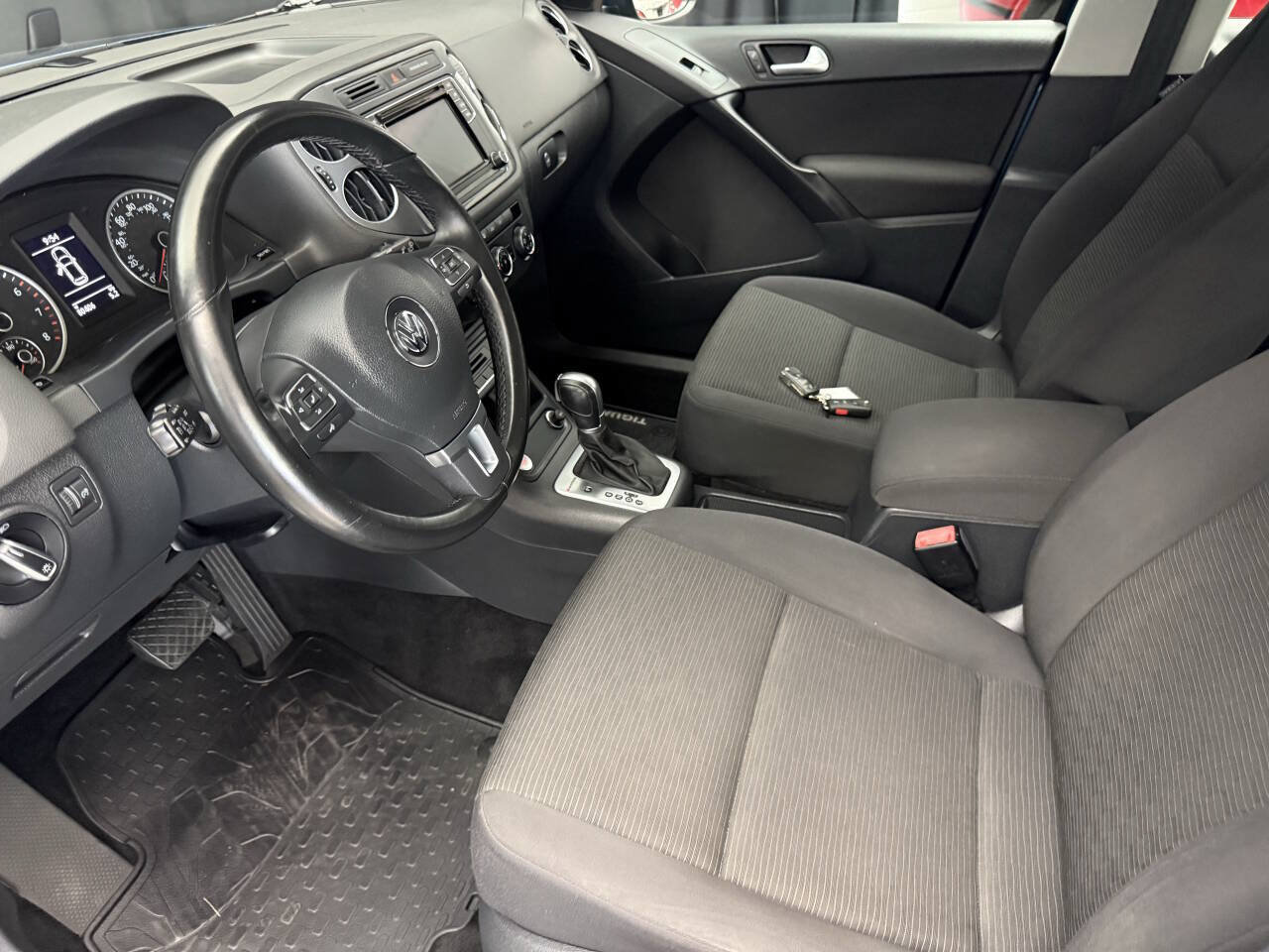 Used 2018 Volkswagen Tiguan Limited w/ Premium Package AWD/4WD image 17