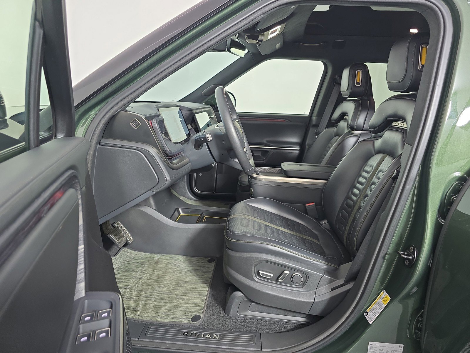 Used 2024 Rivian R1S Adventure AWD/4WD image 20