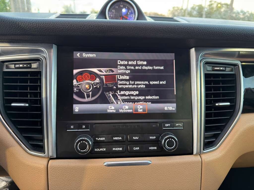 Used 2018 Porsche Macan image 16