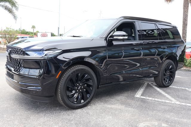 New 2027 Lincoln Navigator Reserve w/ Jet Appearance Package AWD/4WD image 3