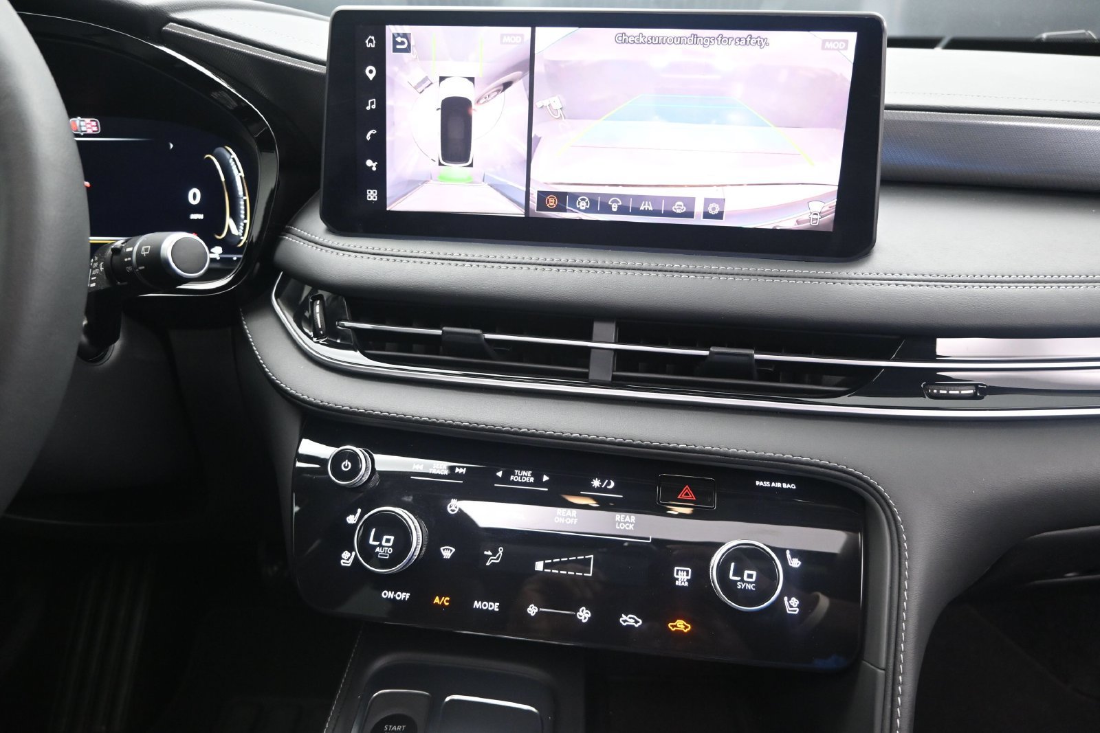 Used 2026 INFINITI QX60 Luxe w/ Cargo Package FWD image 29