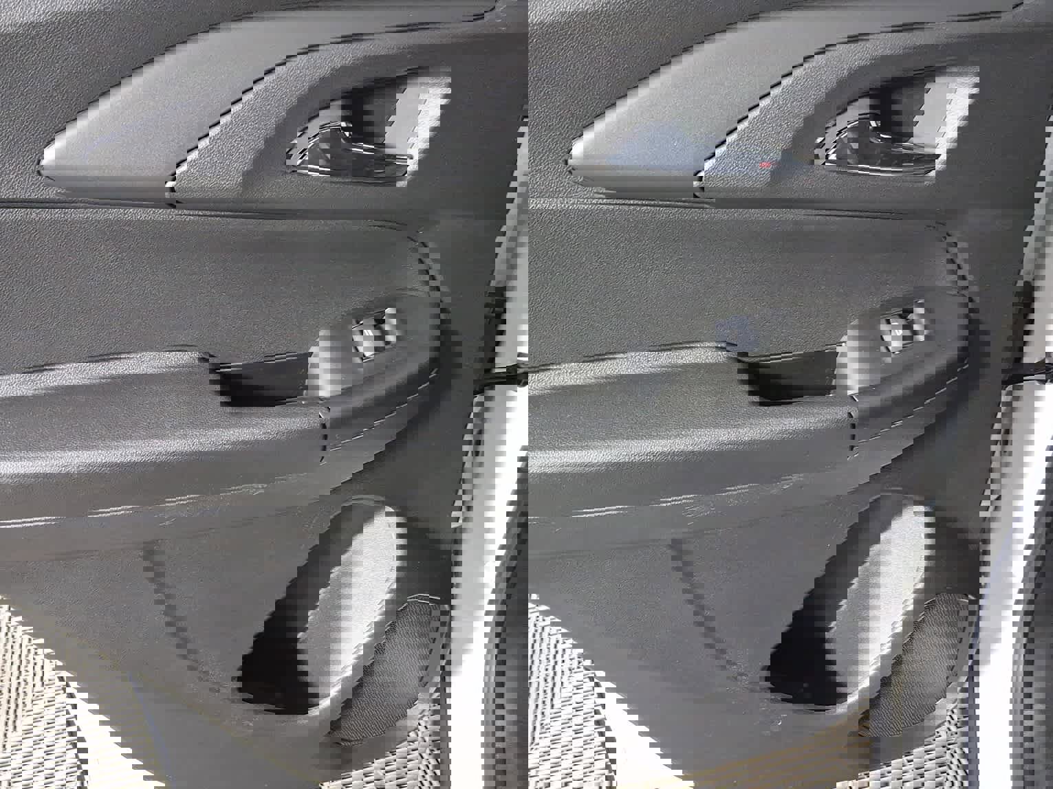 Used 2023 Chevrolet TrailBlazer RS w/ Sun and Liftgate Package image 16