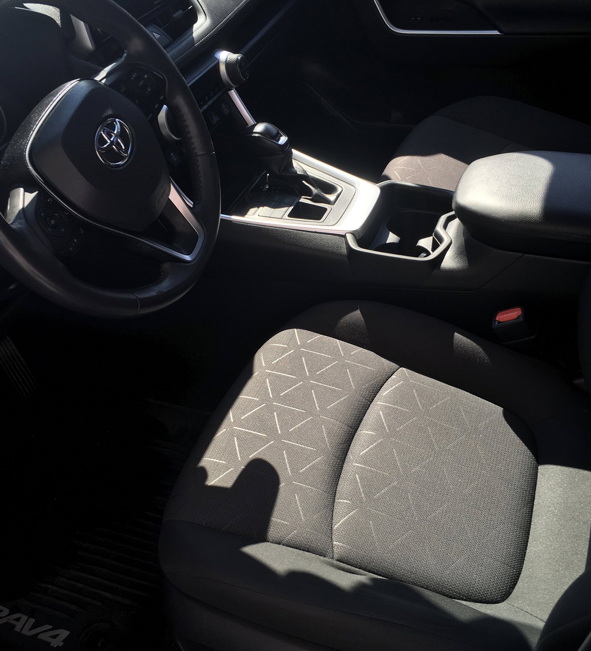 Used 2020 Toyota RAV4 XLE w/ Convenience Package AWD/4WD image 9