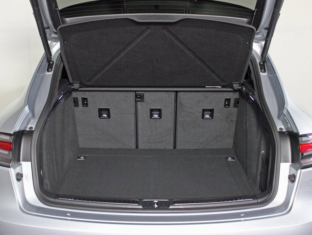 Certified 2025 Porsche Macan image 13