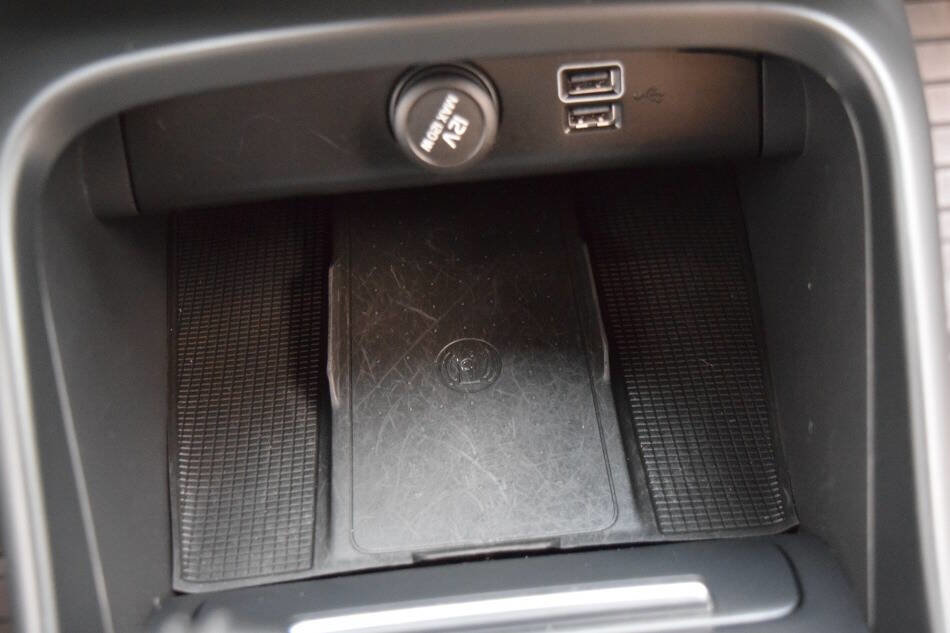 Used 2020 Volvo XC40 T5 Momentum w/ Protection Package Premier image 58