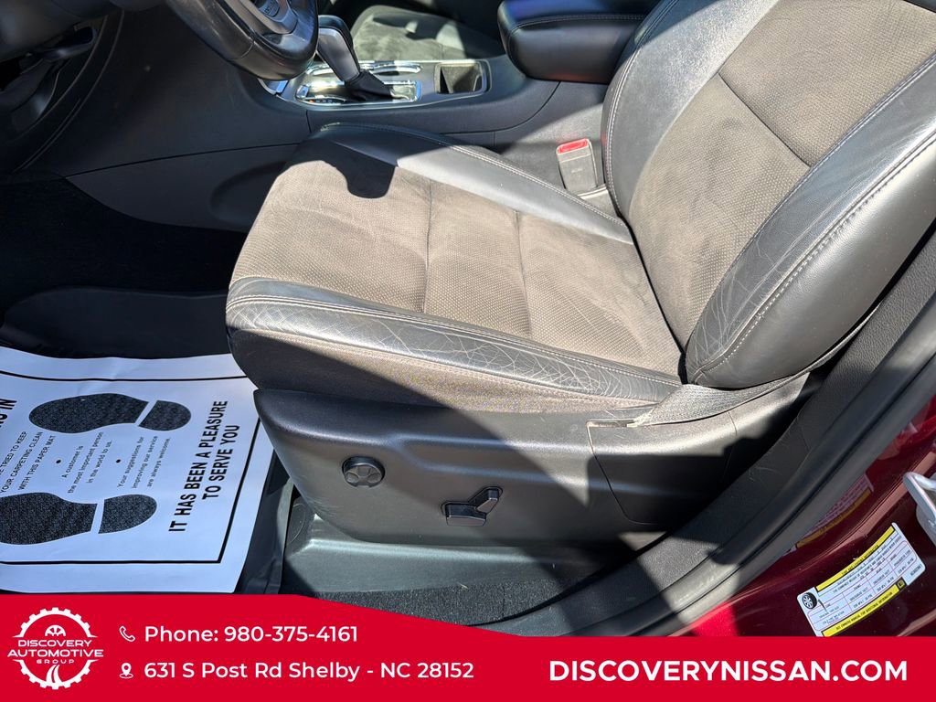 Used 2019 Jeep Grand Cherokee Altitude RWD image 12