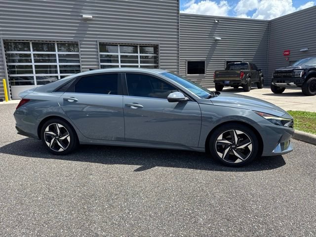 Used 2021 Hyundai Elantra SEL w/ Convenience + Premium Package FWD image 3