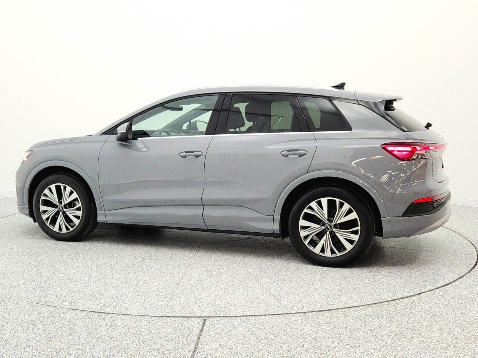 Used 2023 Audi Q4 e-tron Premium Plus w/ Premium Plus RWD image 8