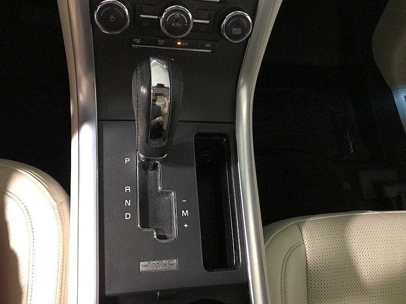 Used 2009 Lincoln MKS image 29