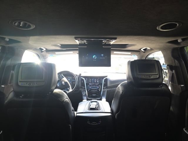 Used 2017 Cadillac Escalade Platinum image 30