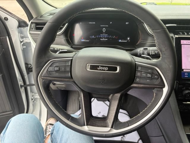 Used 2023 Jeep Grand Cherokee L Limited w/ Luxury Tech Group II RWD image 12
