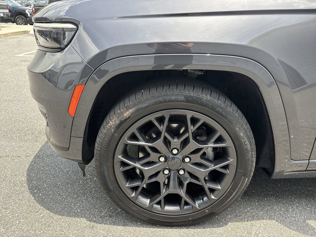 Used 2024 Jeep Grand Cherokee L Summit w/ Advanced Protech Group IV AWD/4WD image 19