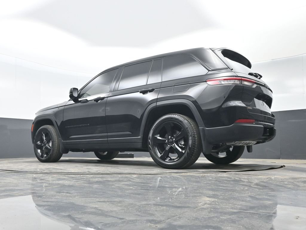 Used 2025 Jeep Grand Cherokee Limited w/ Black Appearance Package image 36