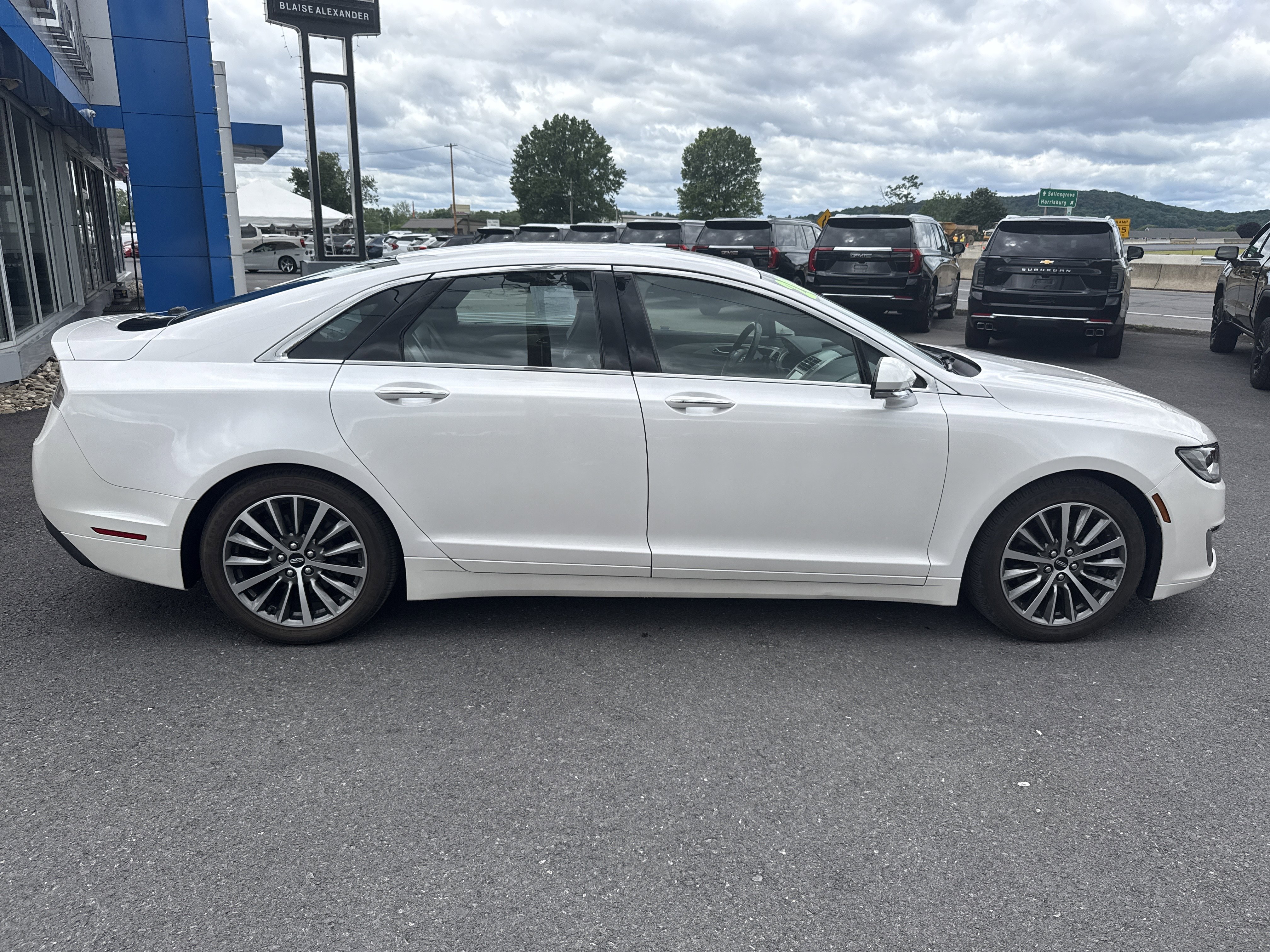 Used 2020 Lincoln MKZ FWD image 2