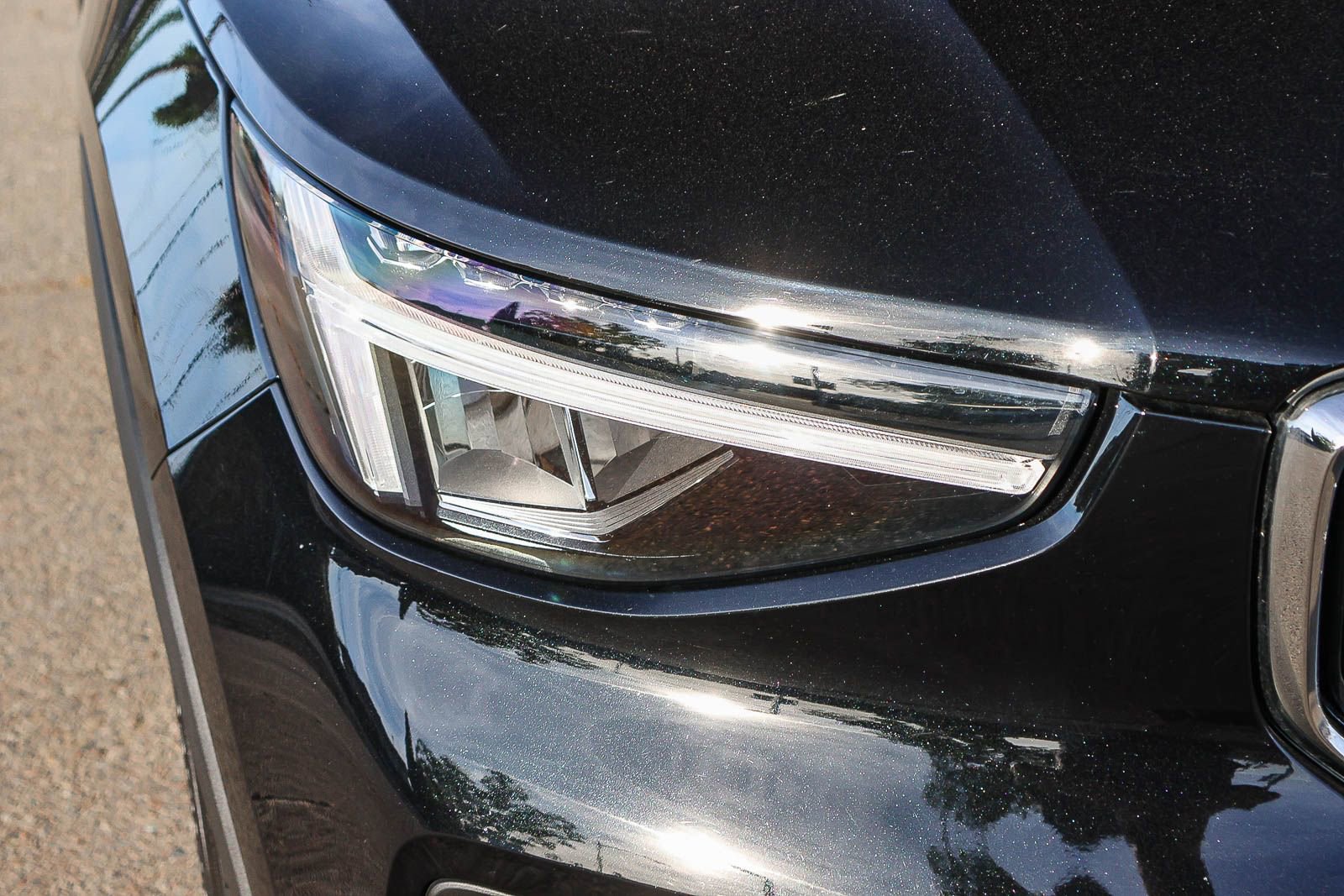 Used 2025 Volvo XC40 B5 Core image 16