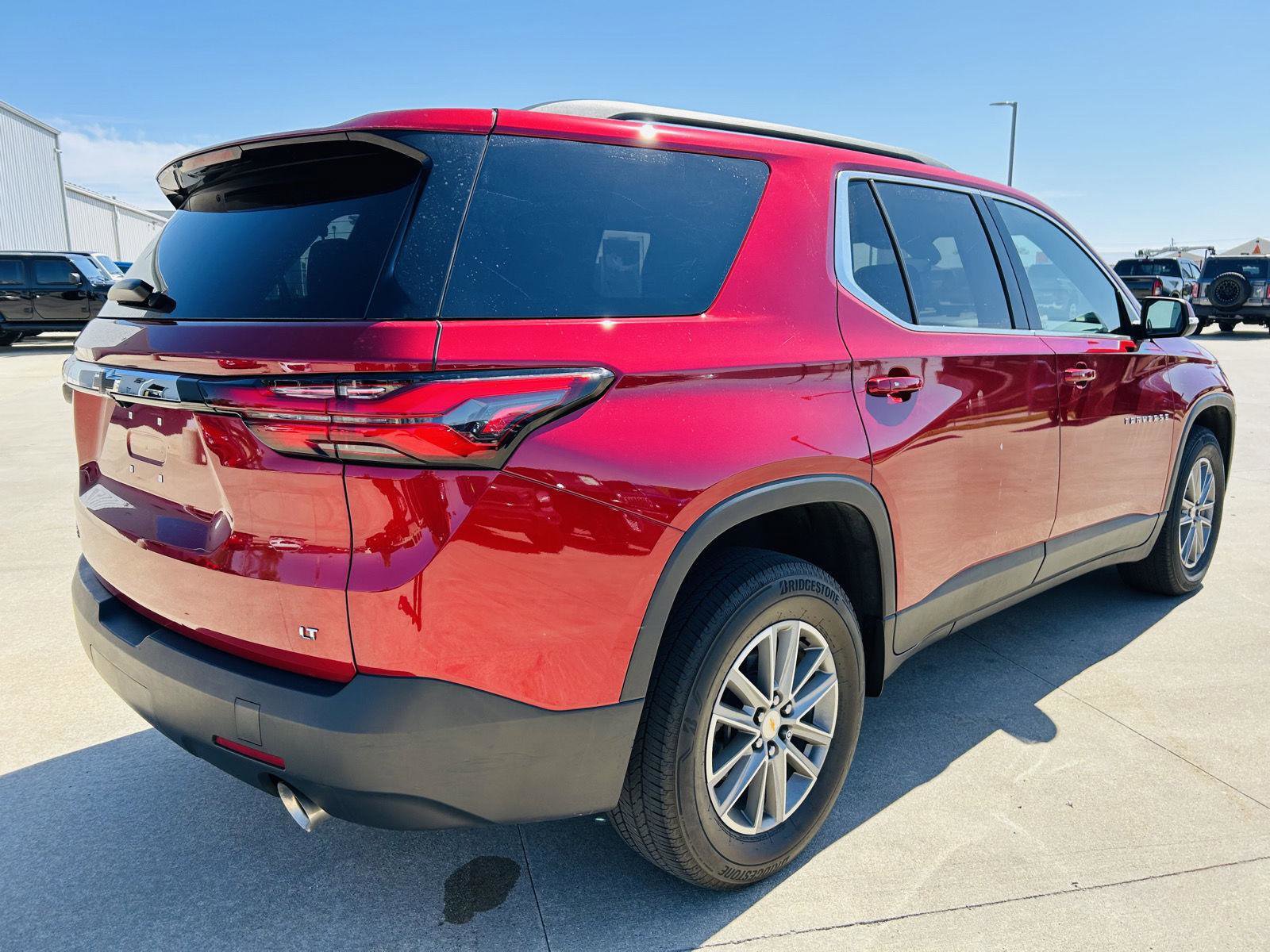 Used 2023 Chevrolet Traverse LT FWD image 41
