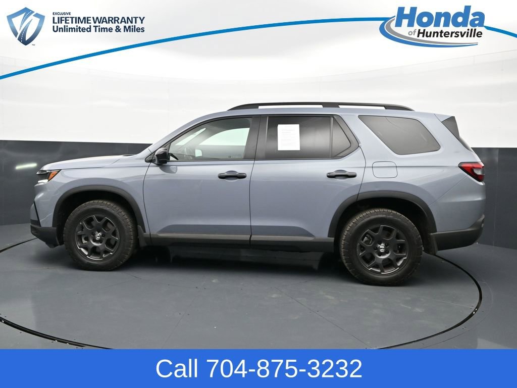 Used 2025 Honda Pilot TrailSport image 5